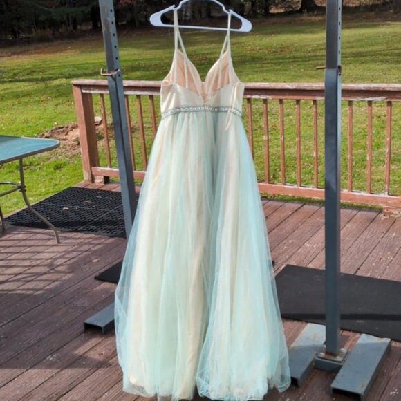 TLC Say Yes To The Prom Sz 13/14 BallGown Beaded Bodice Cream Irridescent Tulle - Picture 4 of 6